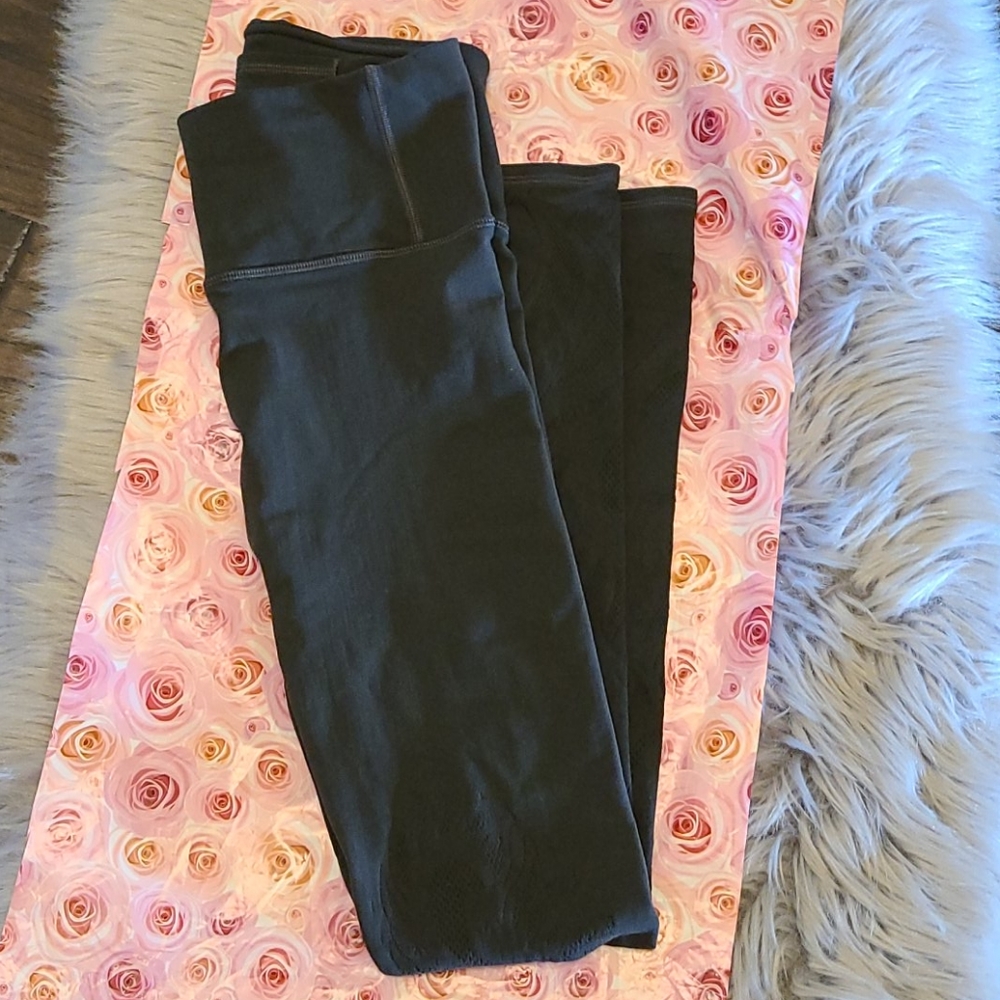 Lululemon reveal tight lattice paisley 28" green